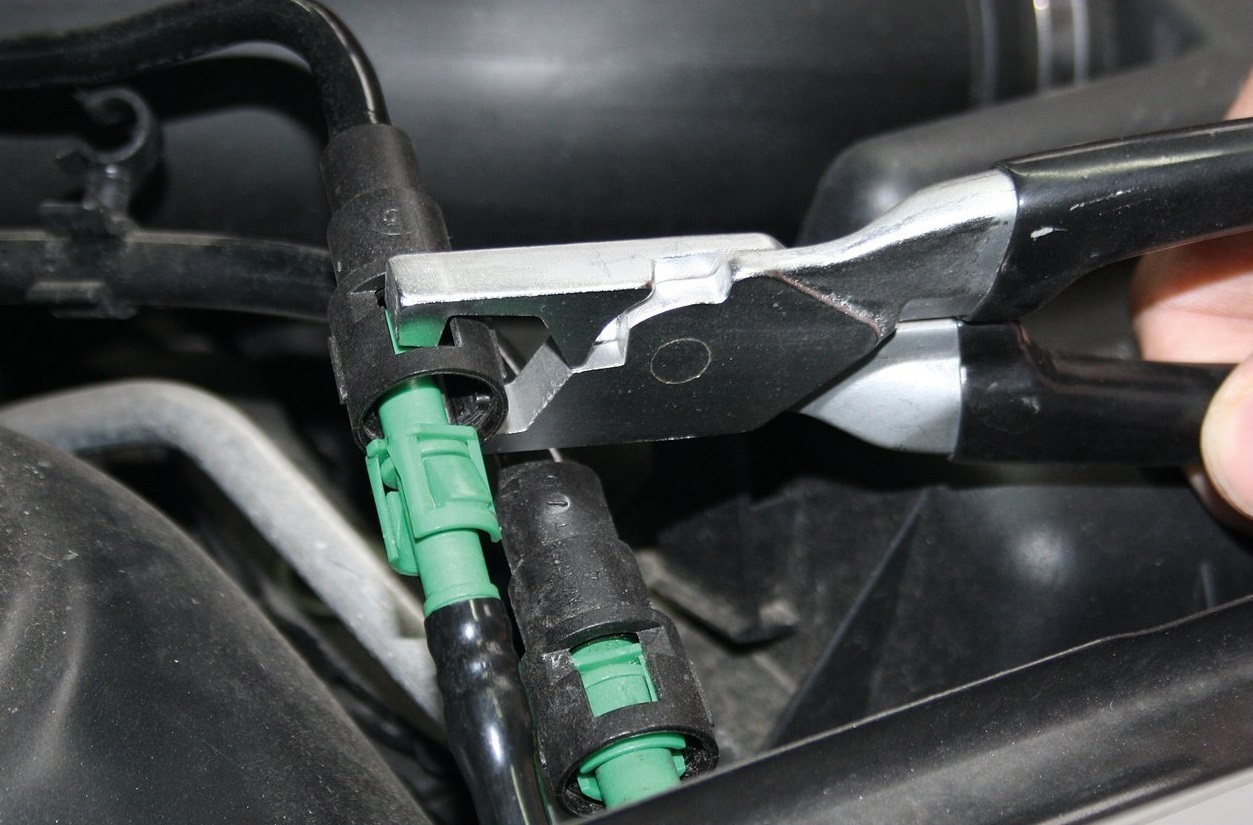Клещи за премахване на горивни маркучи